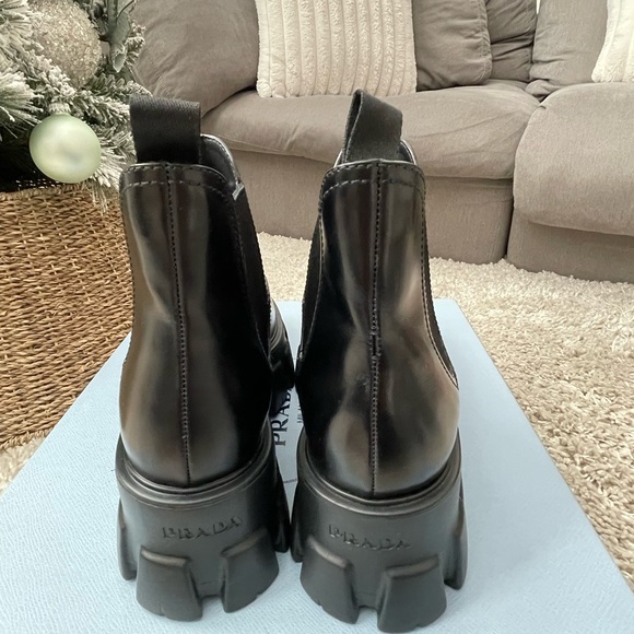 Prada Monolith brushed leather Chelsea boots - Picture 2 of 16